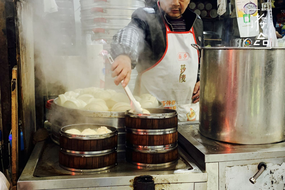 重庆来福士的背后,是最有人情味的山城,朝天门交易厅不曾改变