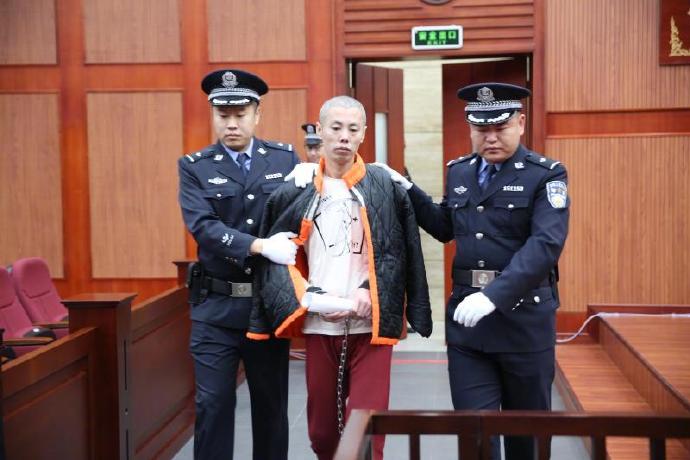 奔驰女车主维权协商18分钟的录音,央视评论奔驰女车主维权事件