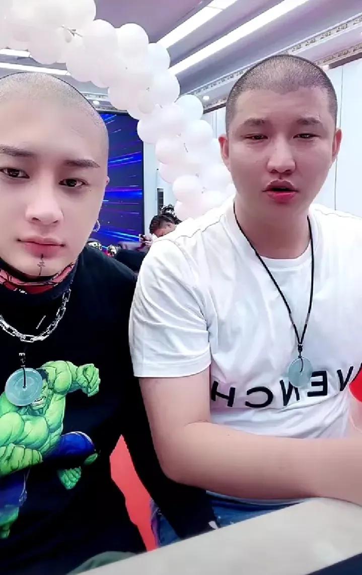 深度揭露四川可乐二晨清河李哥网络情感主播的秘密