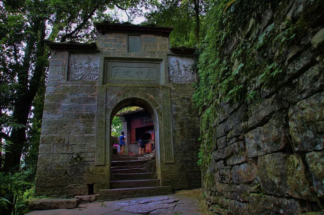 清明假期出游新热点贵州,清明贵州旅游自由行攻略