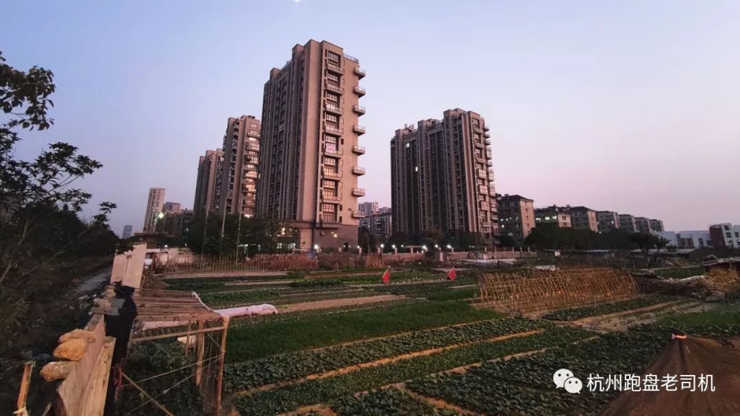 交付了没办房产证可以卖吗,交付一年未办房产证能退房吗