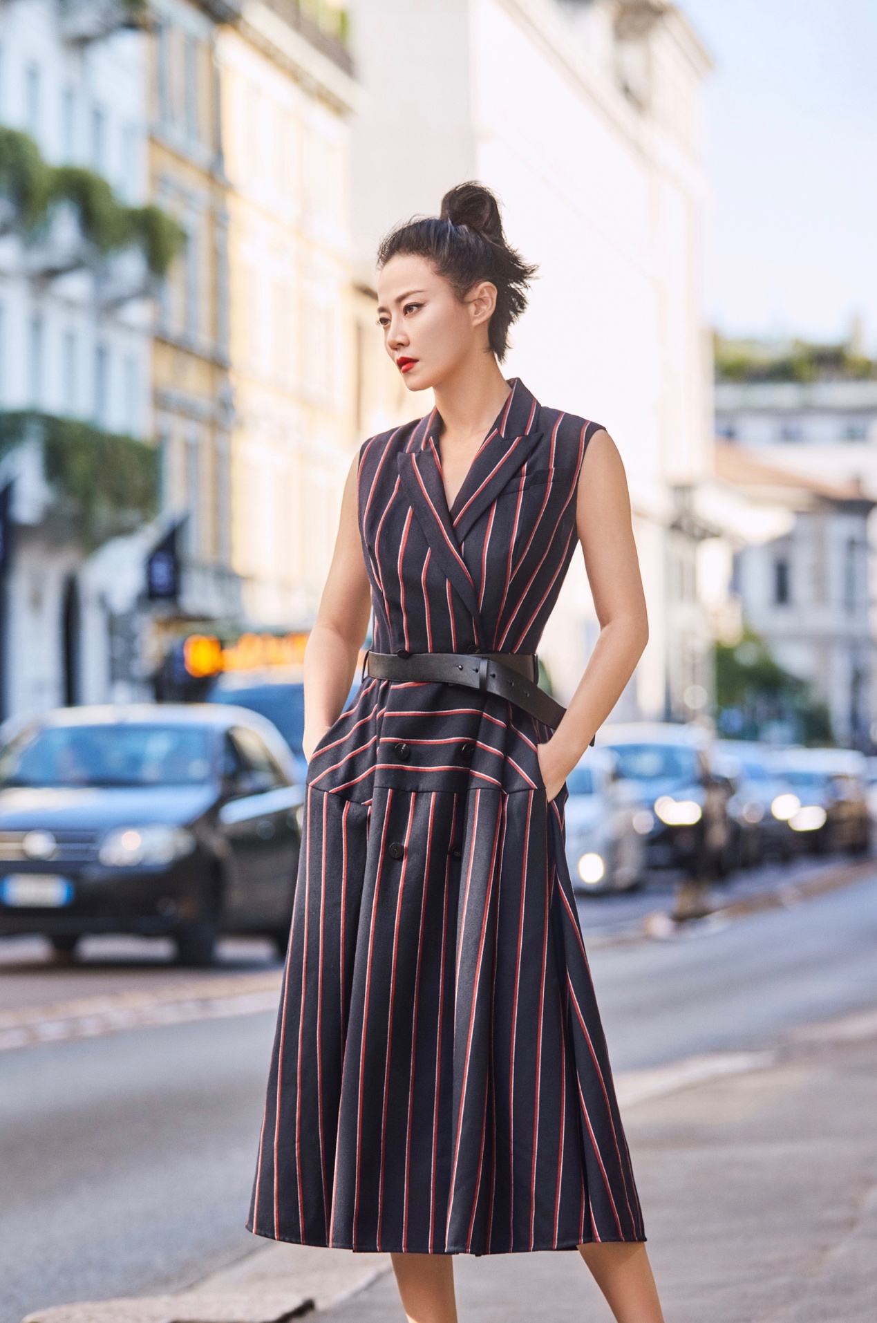 谭卓黑色连衣裙写真,谭卓黑色丝绒抹胸长裙