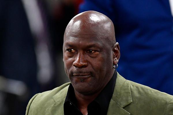 nba反对种族歧视仪式,乔丹嘲讽jr