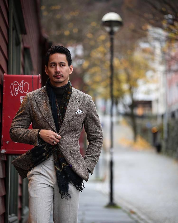 粗花呢西装搭配酒红色西裤,新中式复古风西装穿搭