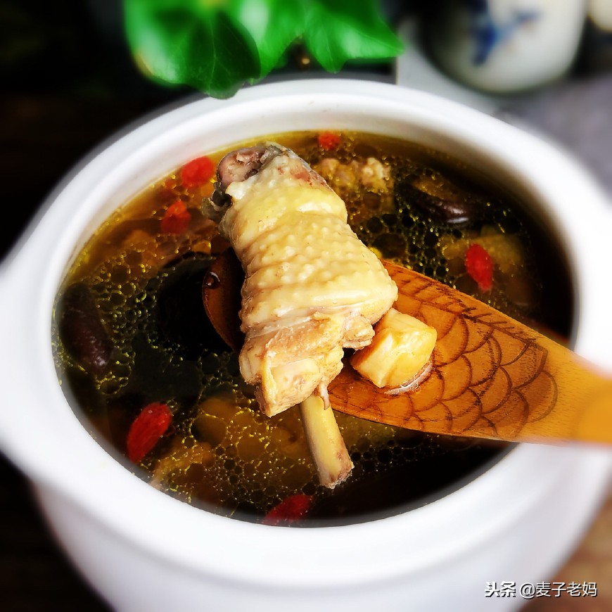 炖鸡汤怎么炖才汤鲜味美呢,炖鸡汤好喝不腻有什么诀窍