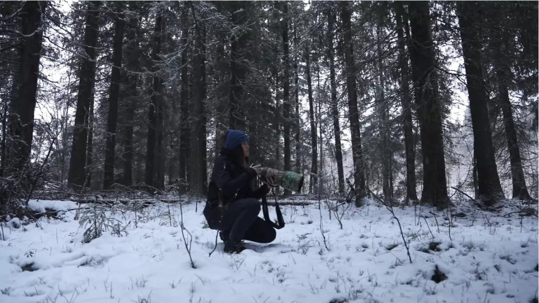 葬礼当天，她成为了四个孩子的“后妈”，网友：这是童话故事吧