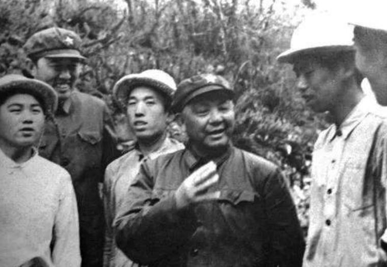 19岁是红军师政委，1955年被授予少将，罗帅向他道歉：我们搞错了