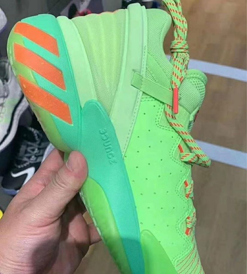 科比上脚4新配色 (欧文上脚科比特殊配色)