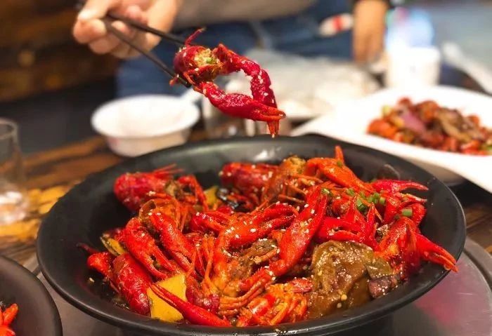 南宁美食推荐必吃龙虾,南宁最好吃的五香龙虾