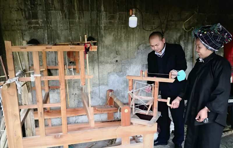 兴仁农商银行：“贷”动“织女”编织幸福生活