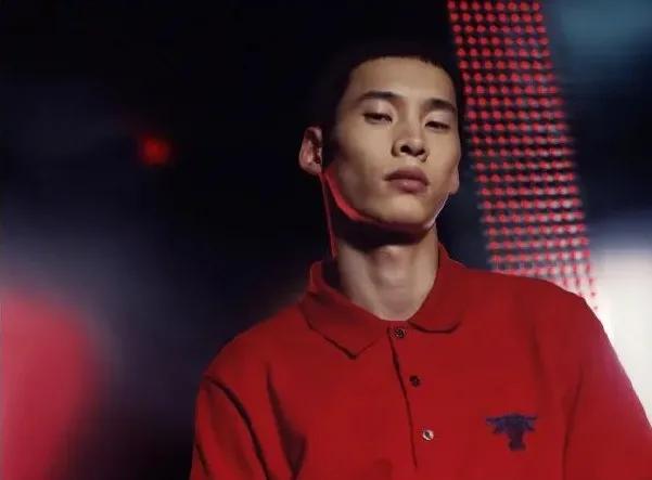 巴宝莉和lv哪个好,巴宝莉lv