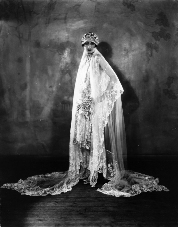 只能是白色？怎么清洗保存？另一种视角看婚纱|张小玉