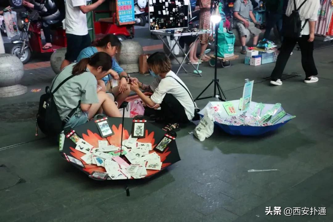 摆摊人的真实经历到底赚不赚钱,90后摆摊的经历和感受