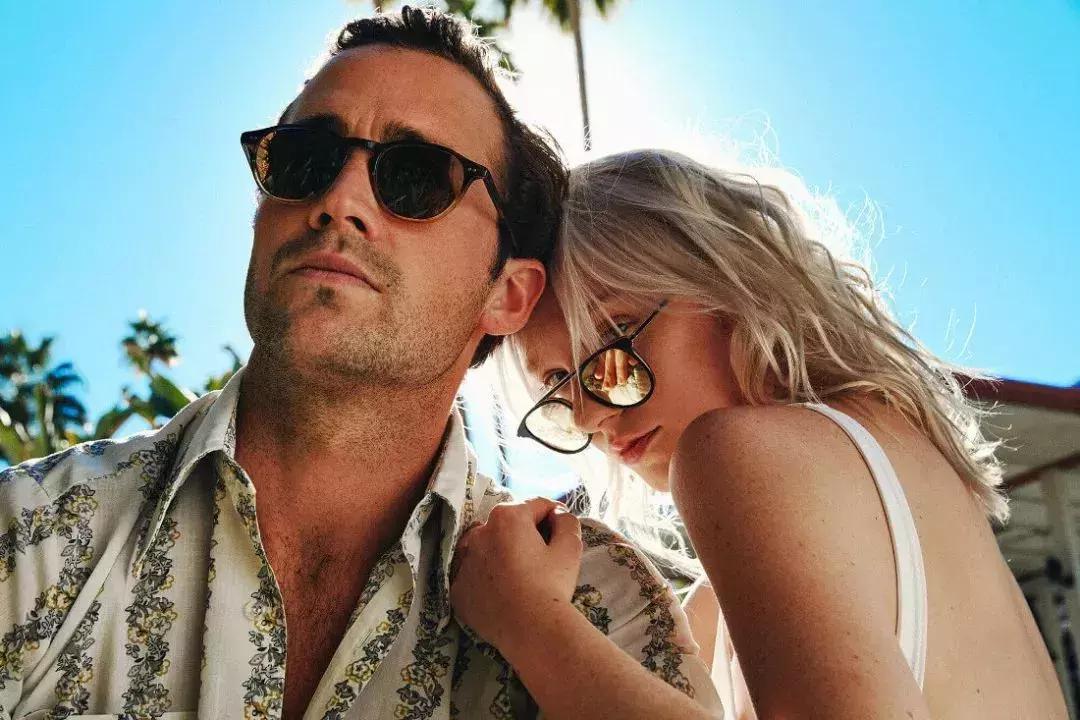 太阳镜最佳戴法,智能穿戴太阳镜