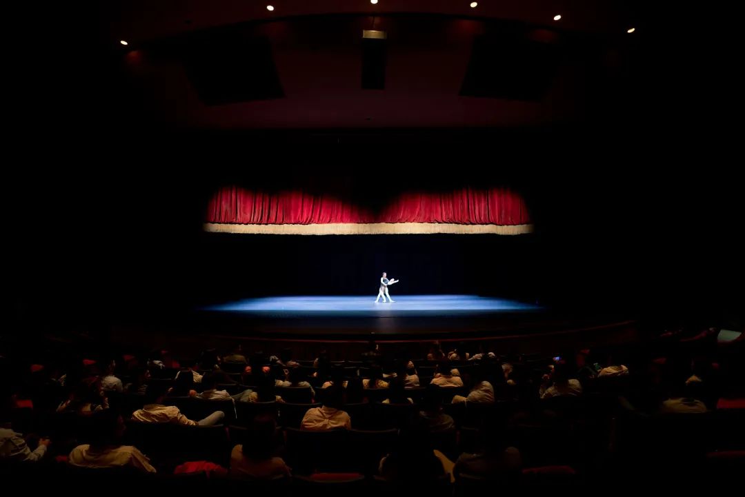 为什么不走了？灵魂落在了后边，我要等等它