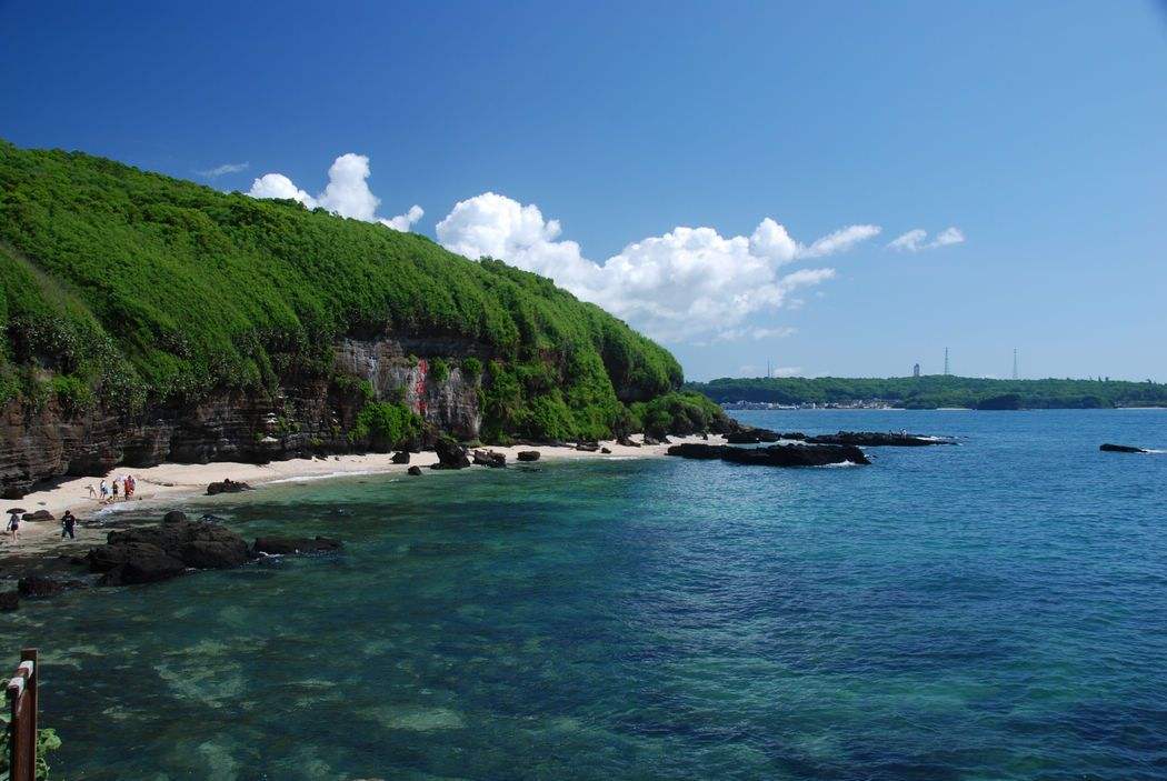 涠洲岛是最年轻的活火山,广西北海涠洲岛火山岩