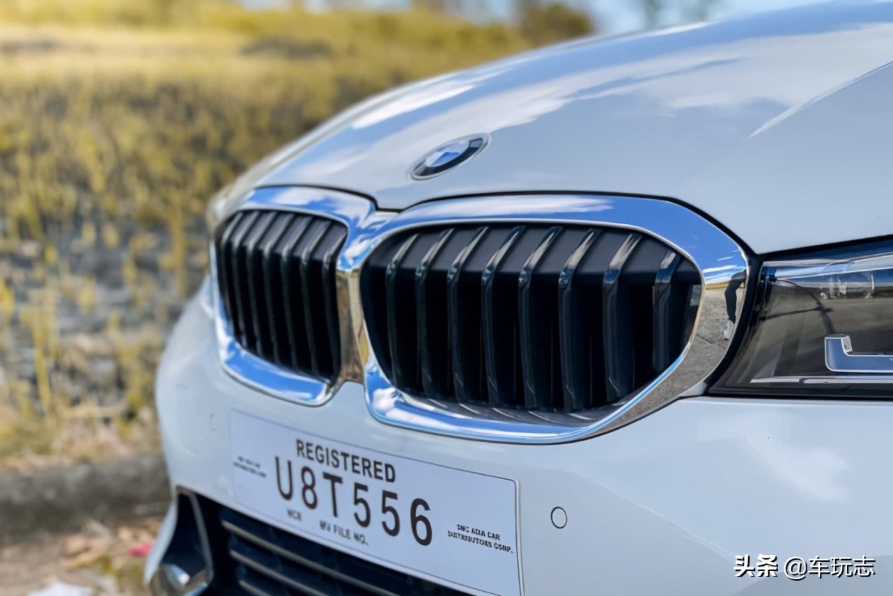 2012宝马318i高配,2017款宝马318i时尚型低配