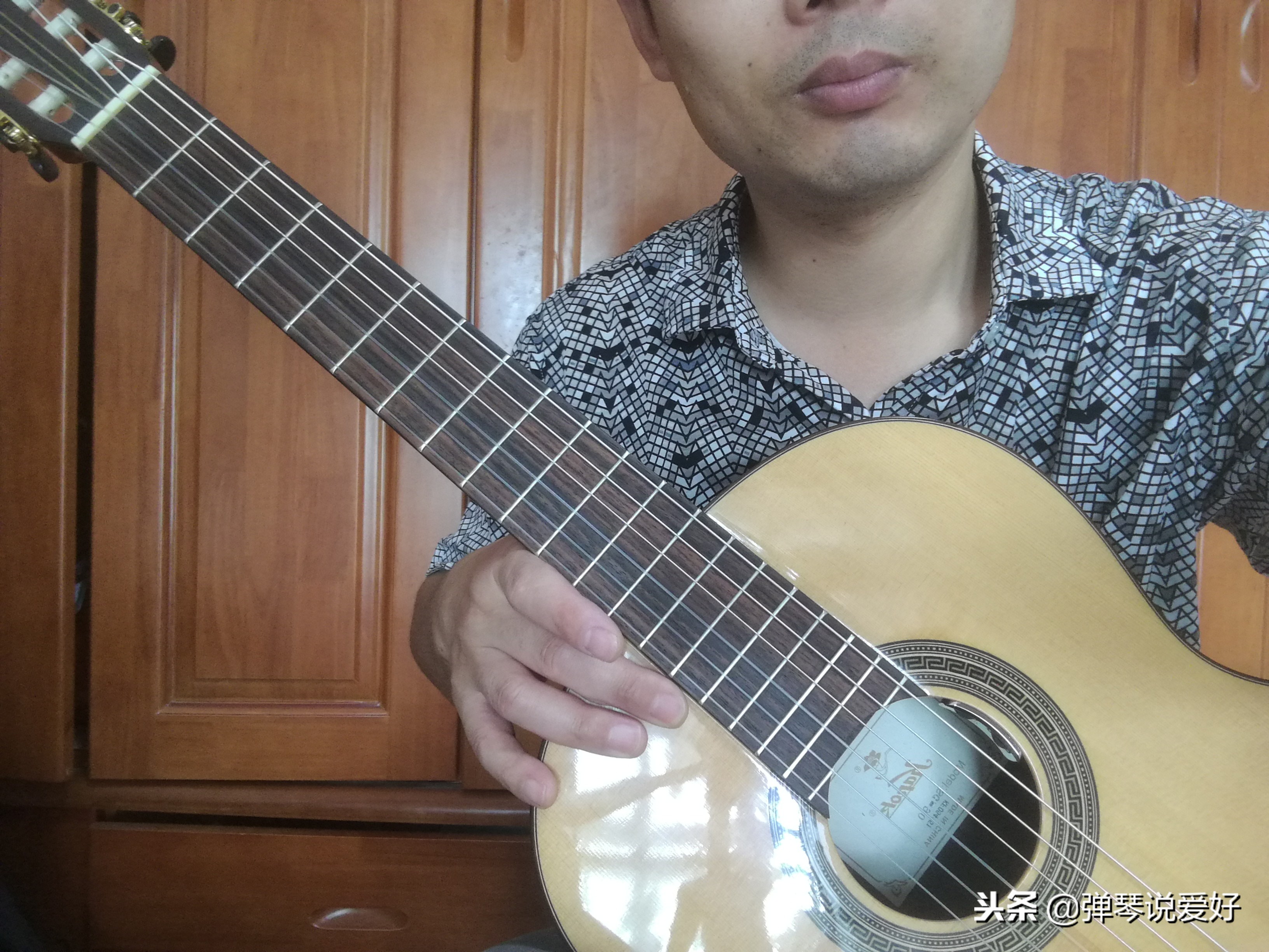 自学吉他的十大建议,学吉他要买什么样的