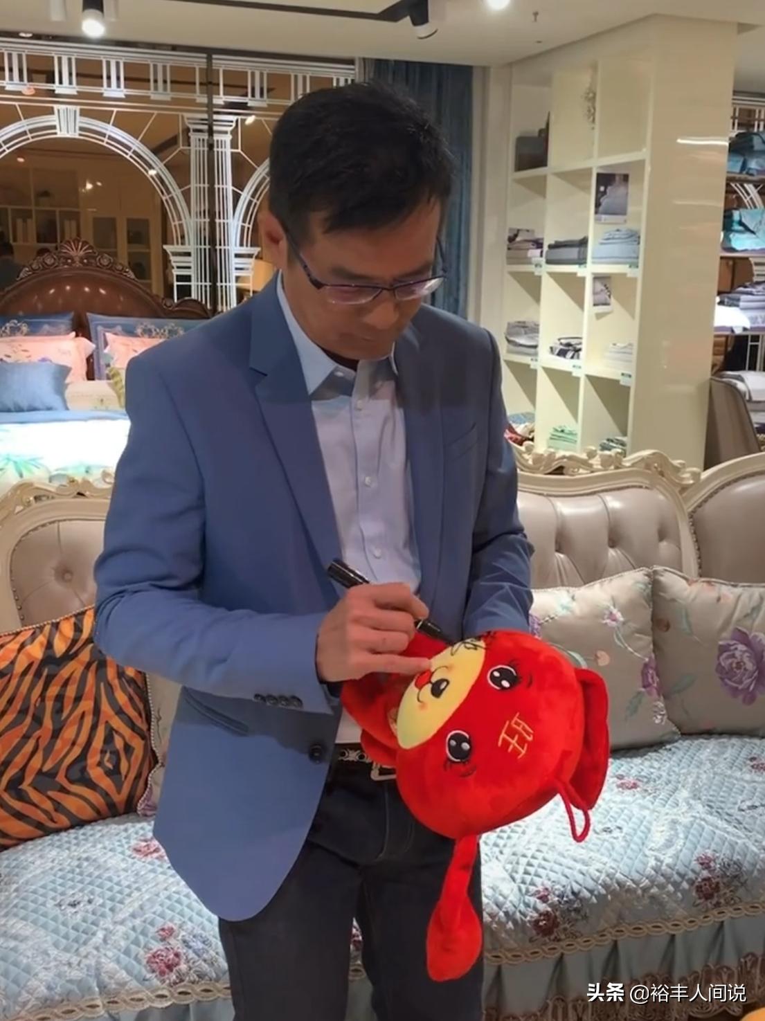 黄日华版乔峰父子最后一次见面,黄日华和乔峰再聚首