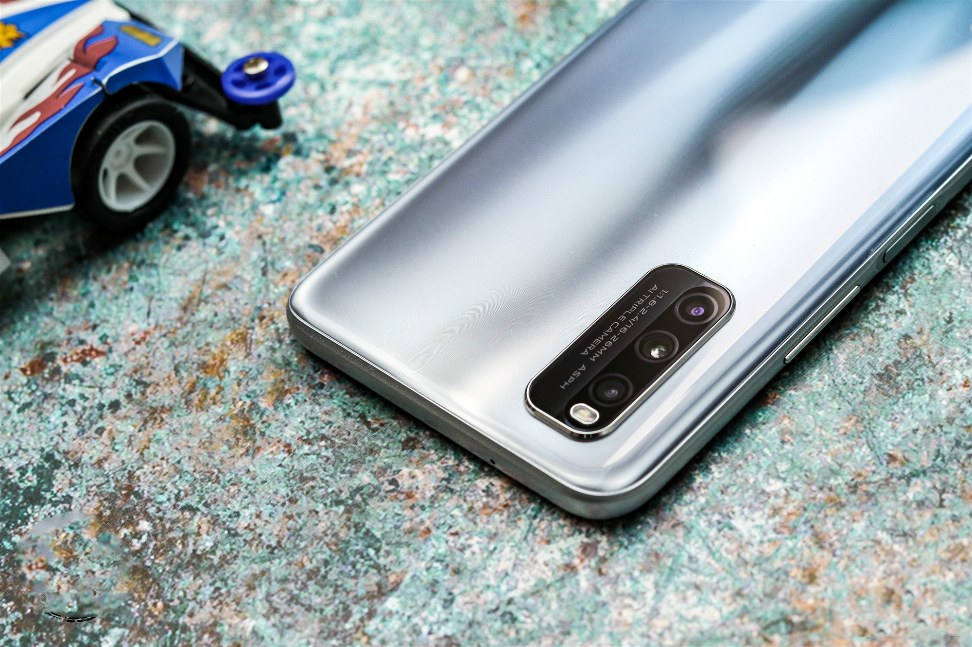 iqooz1评测游戏视频,iqooz1在当年的地位