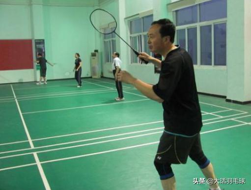 疾攻点杀，电光火石——川崎荣耀S6羽毛球拍测评