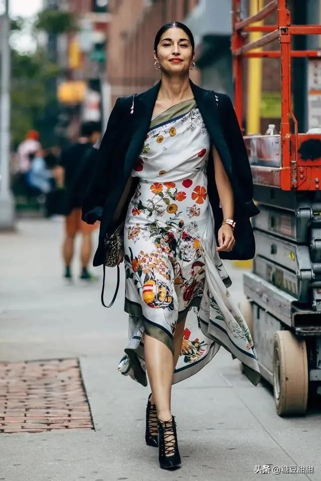 碎花裙怎么搭配好看,碎花裙怎么搭配更好看