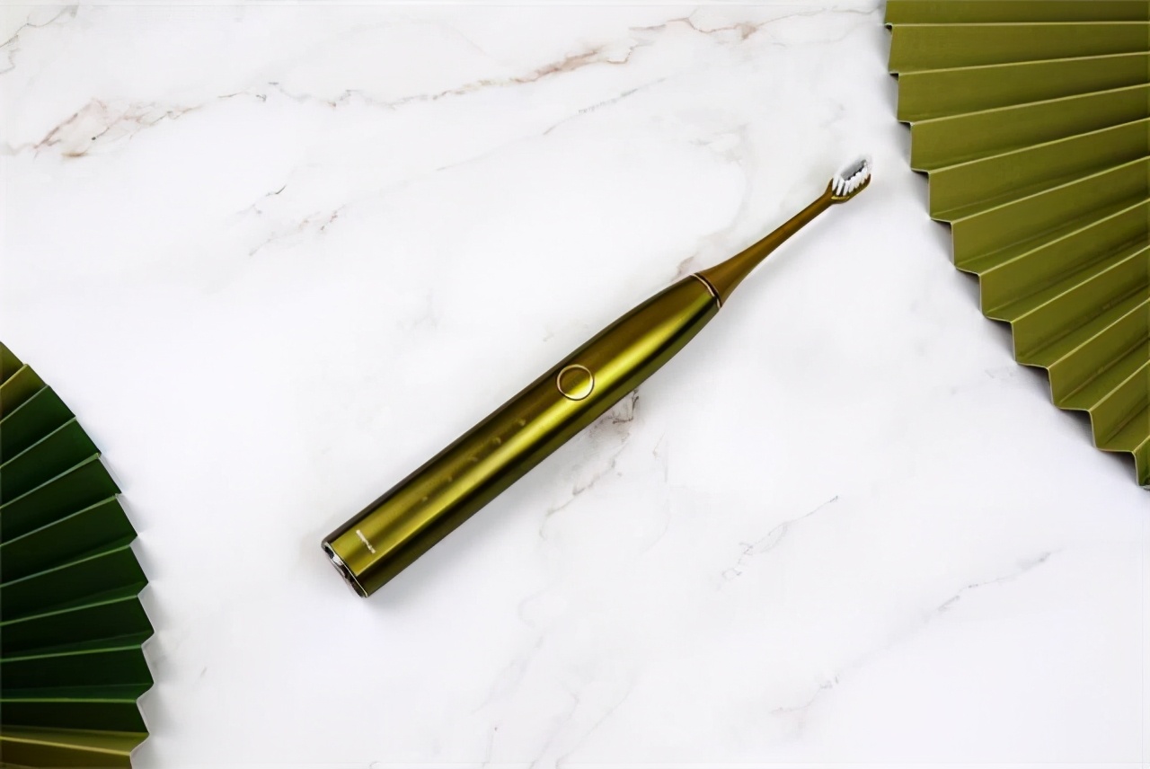 使用电动牙刷的正确步骤图,电动牙刷怎么使用详细教程