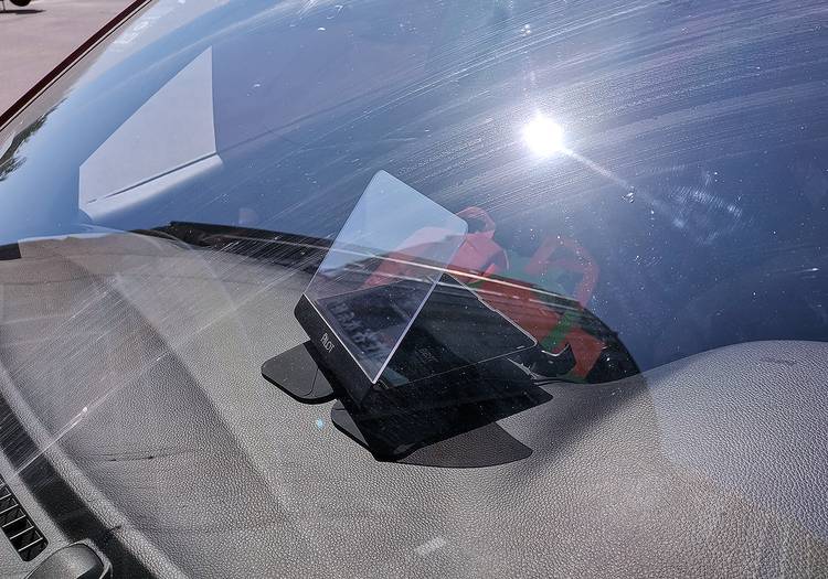 百路达HUD：听歌追剧看小猪佩奇？这才是车载导航的正确打开方式