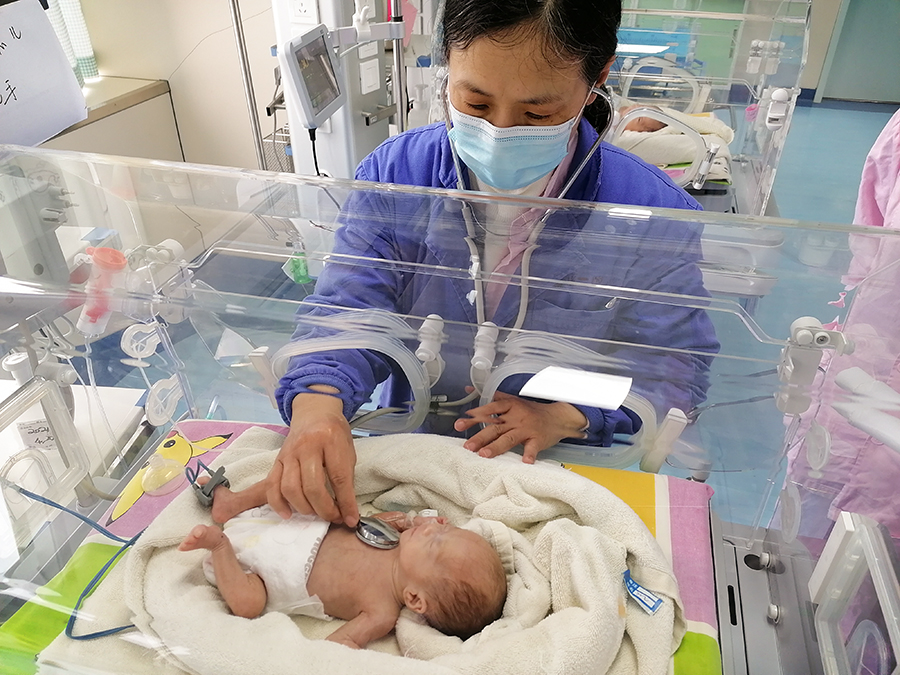 多学科协作成功救治一名危重患者,市二院成功救治30周三胞胎早产儿