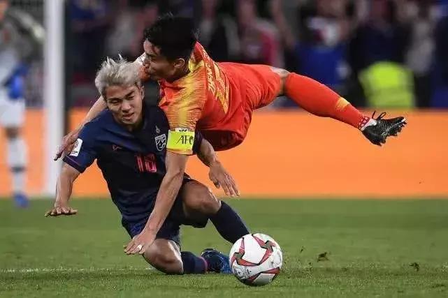 郑智乌龙和高洪波下课,中国足球要崛起了