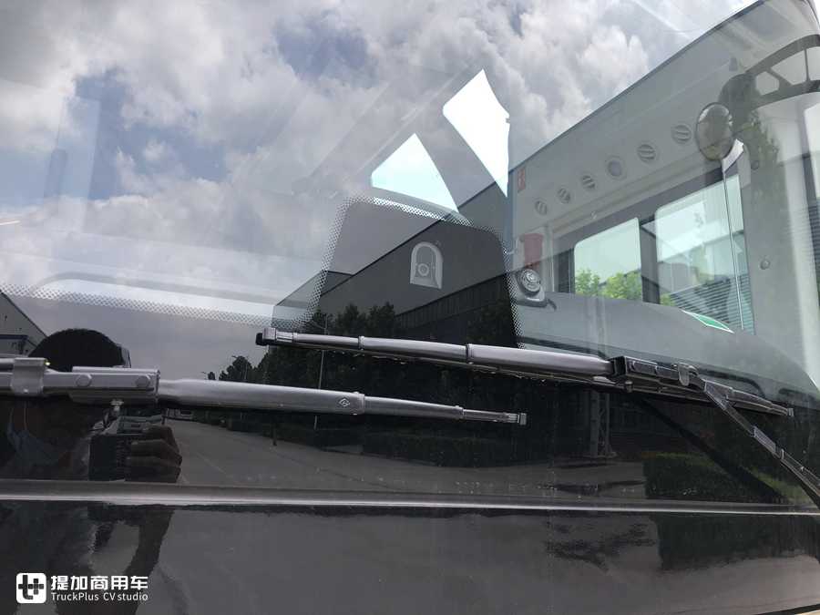 黄金时代已过，长途大巴还高端吗？实拍中通3轴大巴带您好好看看