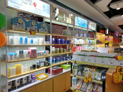 小资生活进口美妆连锁专卖店,小资生活化妆品加盟靠谱吗