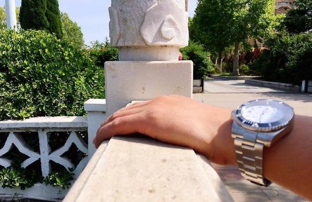 几百块的绿水鬼西铁城机芯,30岁男人戴西铁城