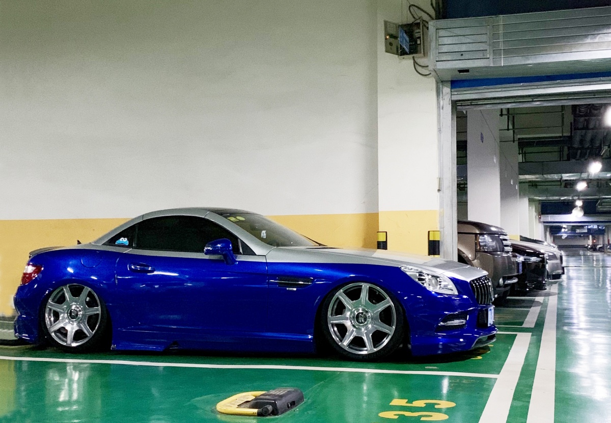 换上劳斯莱斯轮毂的巴博斯26SC，全身散发出高贵的气质