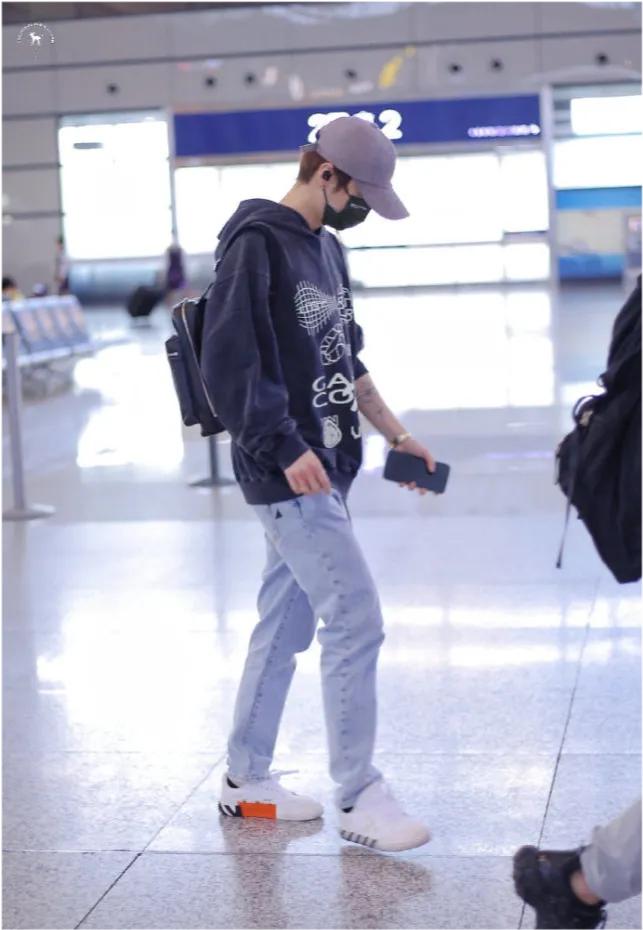 鹿晗戴帽子视频演唱会,鹿晗戴同款帽子