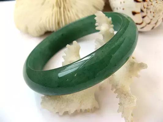 关于珠宝玉石的基础知识书籍,珠宝玉石知识问题有哪些