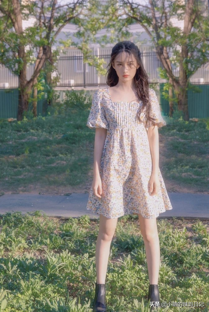 穿连衣裙可以配什么鞋,穿连衣裙上面搭配什么鞋子