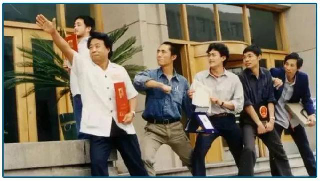 背叛大哥的日子：拍片不为艺谋，电影再无凯歌