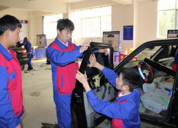 读高中和读技校有什么差别,读烂高中好还是职高好