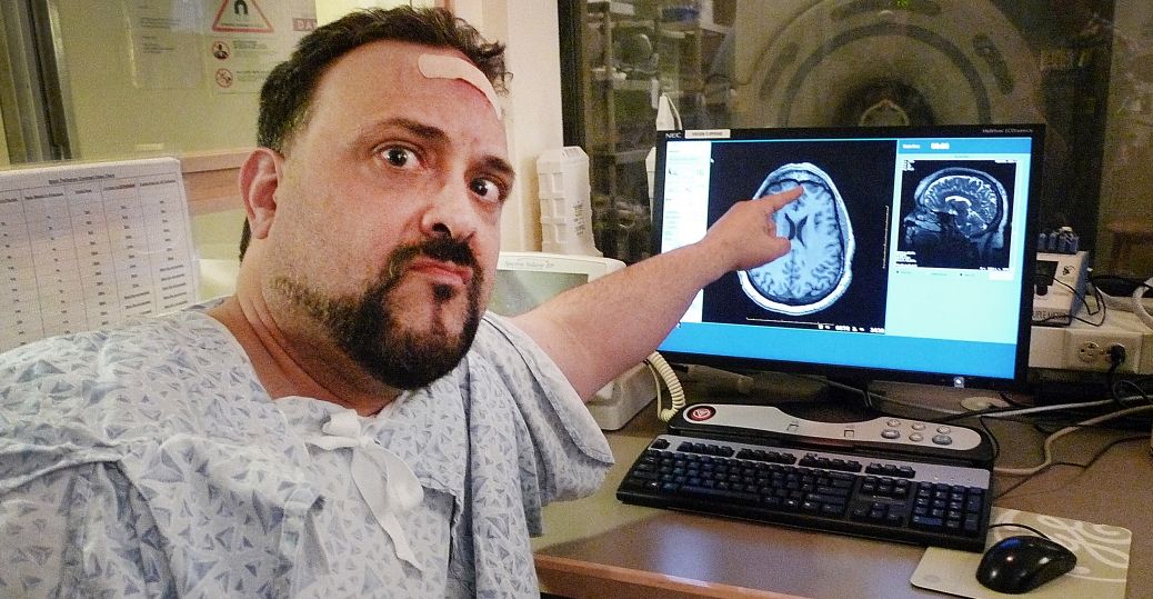 锤子哥造铁器,锤子哥砸钉子