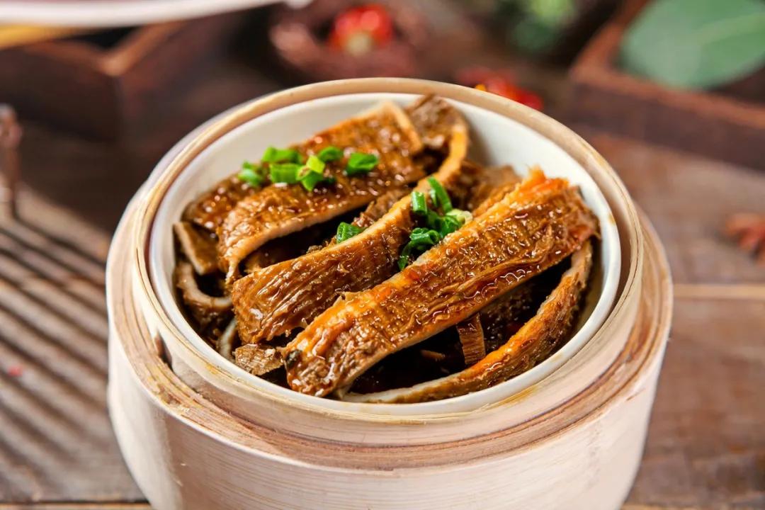 等位2000桌的“卤校长”杀进人广！女生来，免费吃