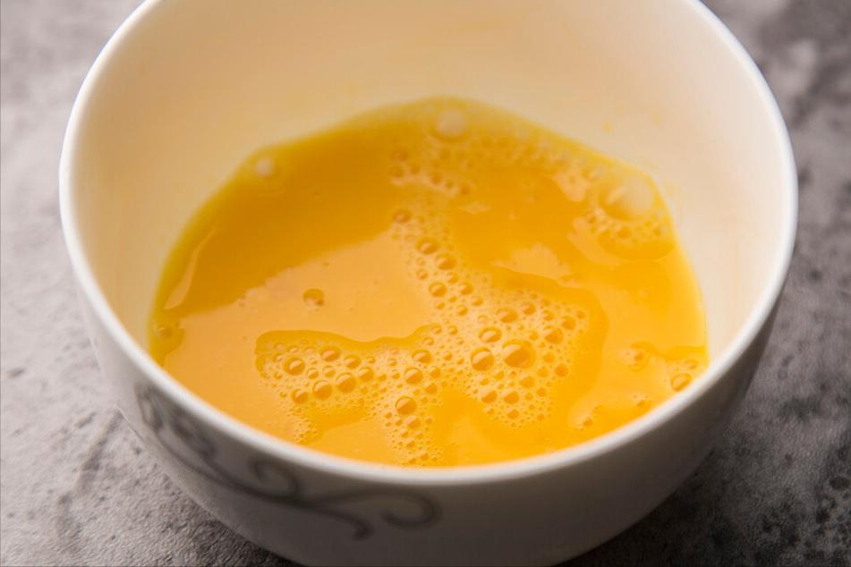 怎样制作的蛋花汤蛋花不会粘起来,做蛋花汤别急着倒蛋液