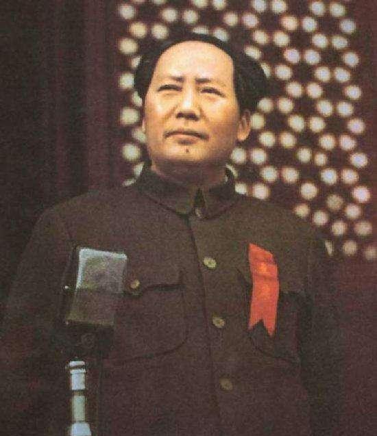 皮拖鞋：毛*东泽**多节俭？火车上意外发现皮拖鞋，整整穿了27年