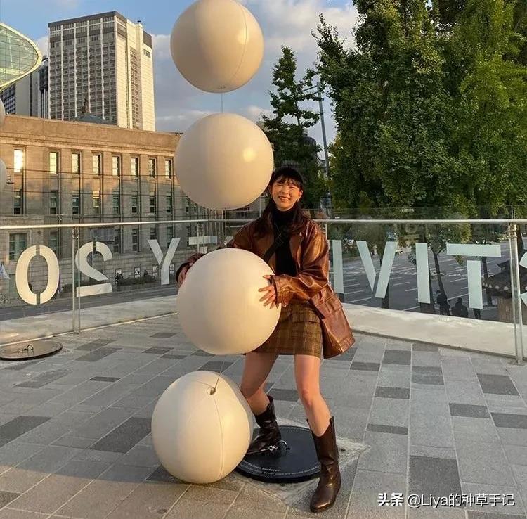 冬季羊羔毛卫衣怎么搭配才好看,冬款羊羔毛卫衣怎么搭配才好看