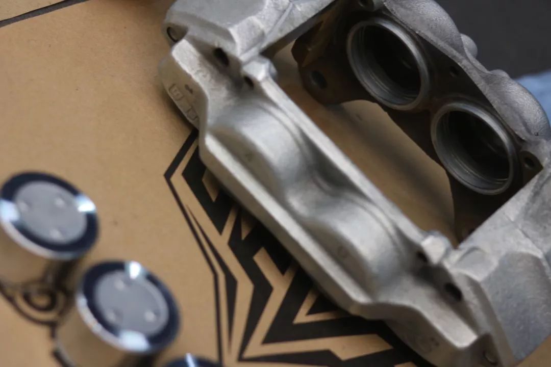 怪兽修车:翻新“残损不堪”的二手霸道LC150,满血复活变新车