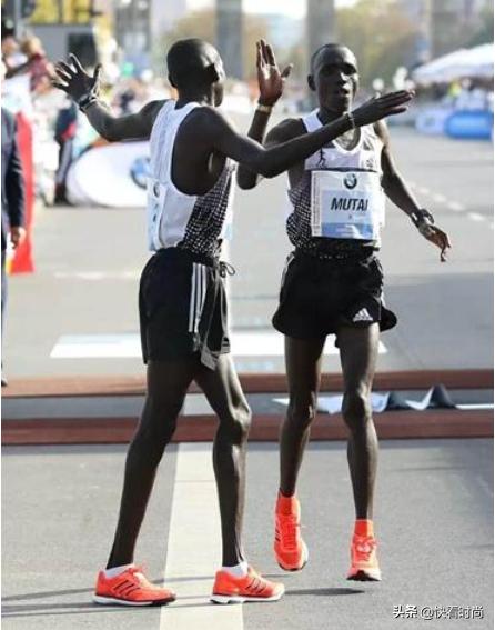 阿迪达斯是怎么被耐克超越的,为什么耐克阿迪达斯还在畅销呢