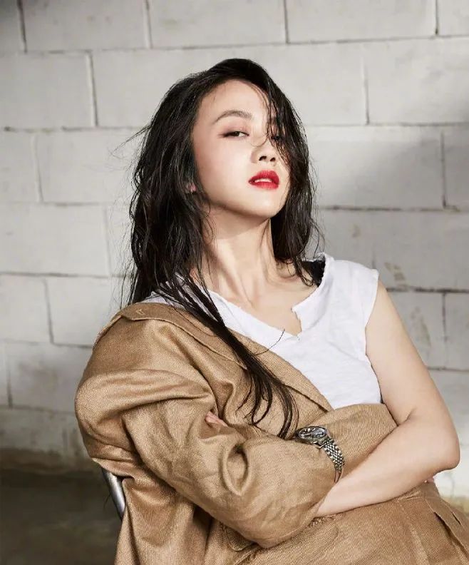 发质干枯毛躁头油头皮屑多,头发护肤的正确方法