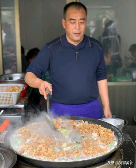 曹县哪家杂烩菜最好吃清真,山东曹县大锅烩菜饭店顾客爆满