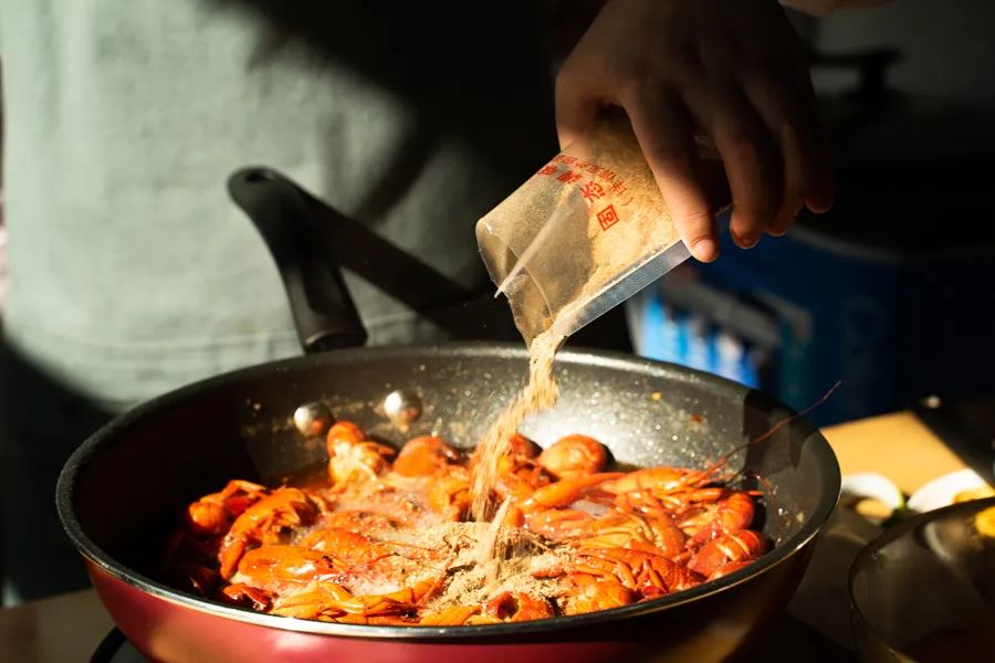 被薇娅直播间榨干零食预算后,写出了这篇测评报告(上)