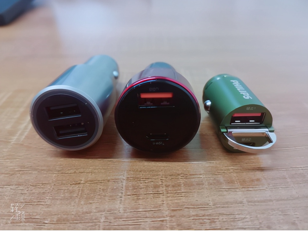 绿联和飞利浦的车载充电器哪个好,飞利浦车载充电器质量怎么样